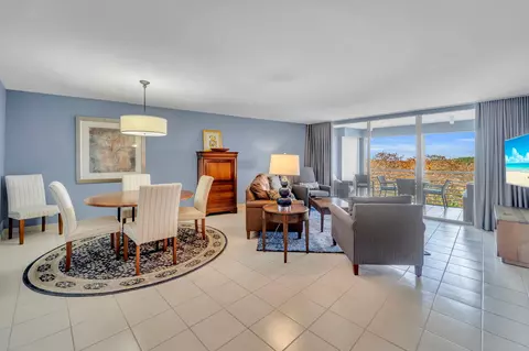625 Oaks Dr #604, Pompano Beach, FL 33069