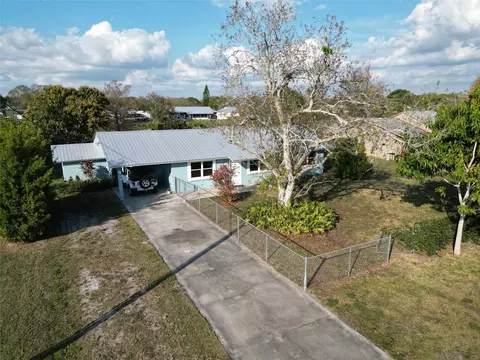 2341 SE 27th St, Taylor Creek, FL 34974