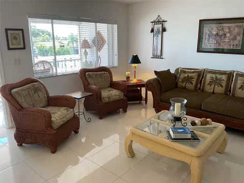 2141 NE 68th #204, Fort Lauderdale, FL 33308