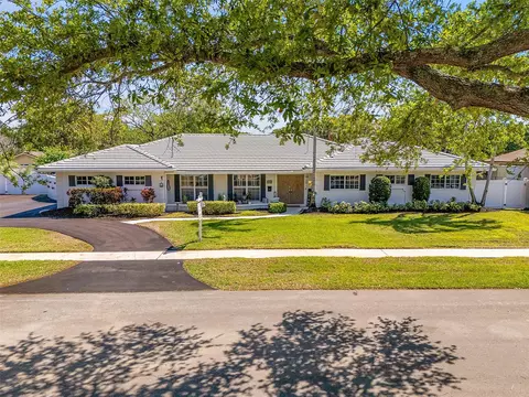 810 NW 72nd Ter, Plantation, FL 33317