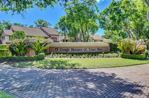 5590 Coach House Cir #B, Boca Raton, FL 33486