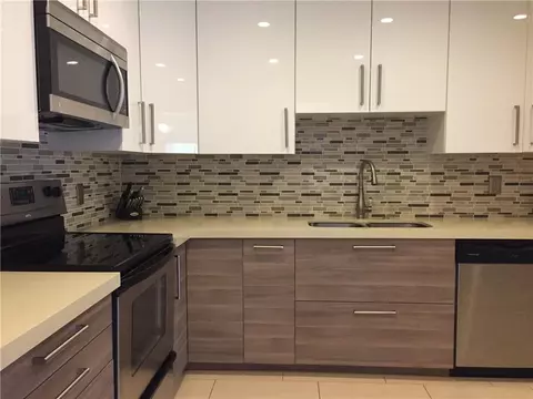 4000 N Hills Dr #33, Hollywood, FL 33021