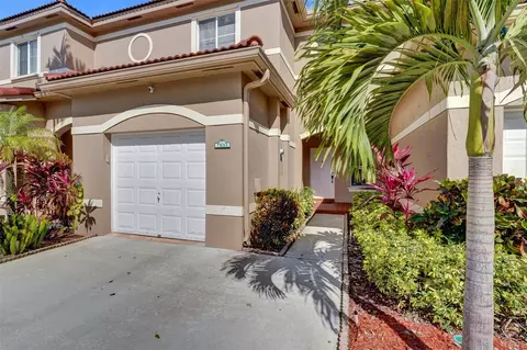 7633 N Southwood Cir, Davie, FL 33328