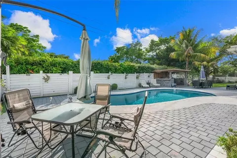 8306 NW 35th Ct, Coral Springs, FL 33065