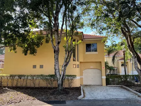 11285 Lakeview Dr #35, Coral Springs, FL 33071
