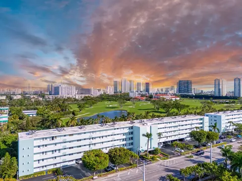 700 NE 14th Ave #211, Hallandale Beach, FL 33009