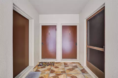 4040 N Hills Dr #2, Hollywood, FL 33021