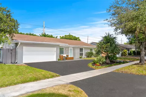 21480 Highland Lakes Blvd, Miami, FL 33179