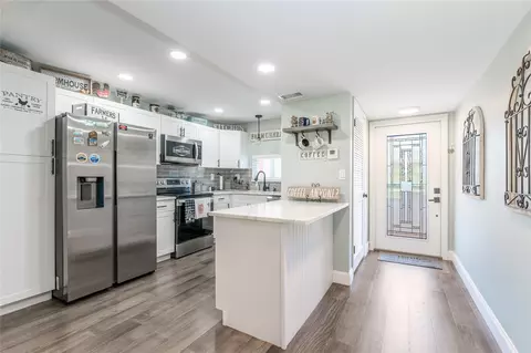 9811 N Hollybrook Lake Dr #204, Pembroke Pines, FL 33025