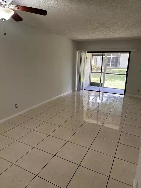 5577 Courtyard Dr #5577, Margate, FL 33063