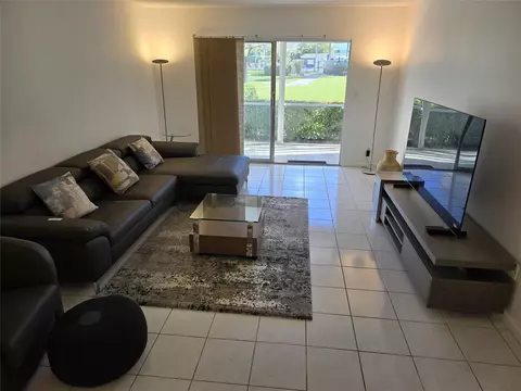 2805 Victoria Way #E1, Coconut Creek, FL 33066