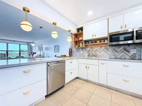 2311 S Cypress Bend Dr #319, Pompano Beach, FL 33069