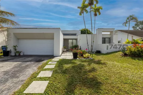 7470 NW 36th St, Lauderhill, FL 33319