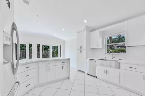 15462 SW 142nd St, Miami, FL 33196