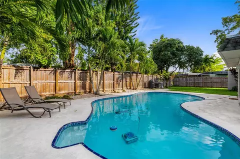 7904 NW 75th Ave, Tamarac, FL 33321