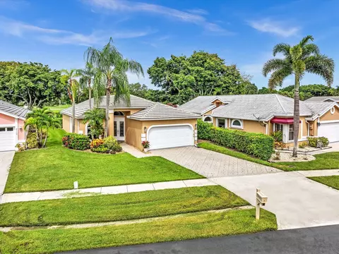 6105 Beaconwood Rd, Lake Worth, FL 33467