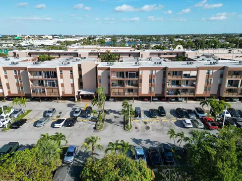 1900 W 68th St #I201, Hialeah, FL 33014