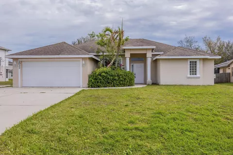 2033 SW Capeador St, Port Saint Lucie, FL 34953