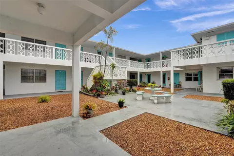 1833 Monroe #20, Hollywood, FL 33020