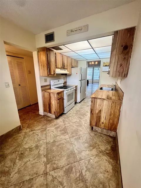 3001 NW 48th Ave #336, Lauderdale Lakes, FL 33313