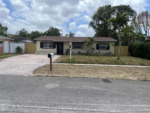 7212 SW 4th St, North Lauderdale, FL 33068