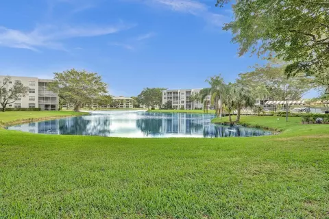 9340 Lagoon #209, Davie, FL 33324