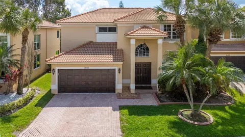 16404 Sapphire Dr, Weston, FL 33331