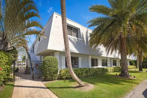 2743 NE 28th #3, Lighthouse Point, FL 33064