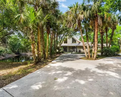 15689 N 89th Ave, Palm Beach Gardens, FL 33418