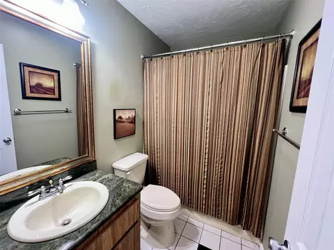 Bath - 352 SW 85th Ave, Okeechobee, FL 34974 photo 1 of 3
