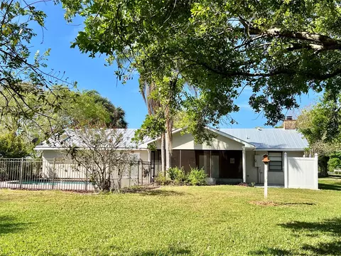 Exterior - 352 SW 85th Ave, Okeechobee, FL 34974 photo 3 of 9