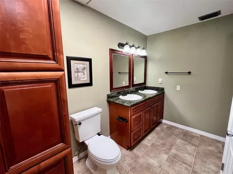Bath - 352 SW 85th Ave, Okeechobee, FL 34974 photo 2 of 3