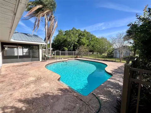 Exterior - 352 SW 85th Ave, Okeechobee, FL 34974 photo 5 of 9
