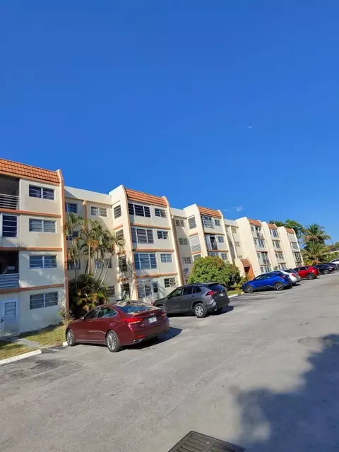 2201 NW 41st Ave #405, Lauderhill, FL 33313