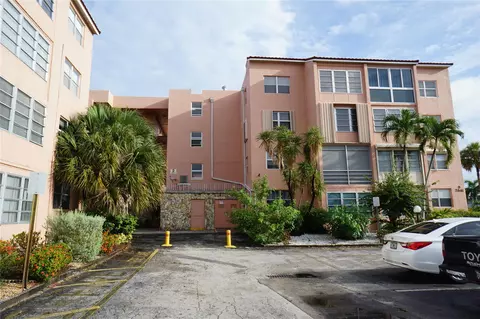 2841 Somerset Dr #115, Lauderdale Lakes, FL 33311