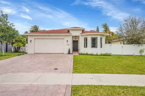 705 NE 1st St, Pompano Beach, FL 33060