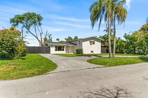 1215 NE 200th St, Miami, FL 33179