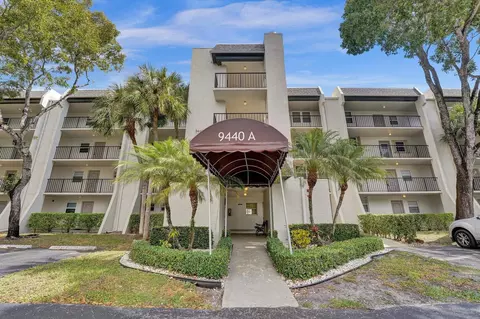 9440 Poinciana Pl #109, Davie, FL 33324