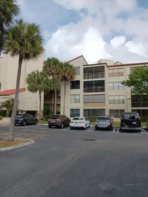 2304 S Cypress Bend Dr #313, Pompano Beach, FL 33069