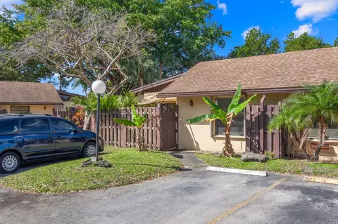639 Briarwood Cir #1-55, Hollywood, FL 33024