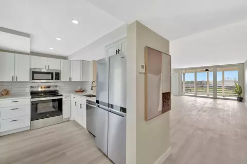 2691 S Course Dr #602, Pompano Beach, FL 33069