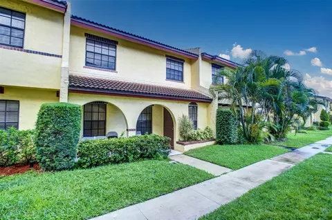 2759 NW 47th Ln #2902, Lauderdale Lakes, FL 33313