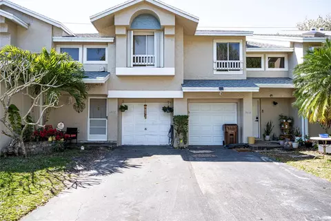 1932 Discovery Cir, Deerfield Beach, FL 33442