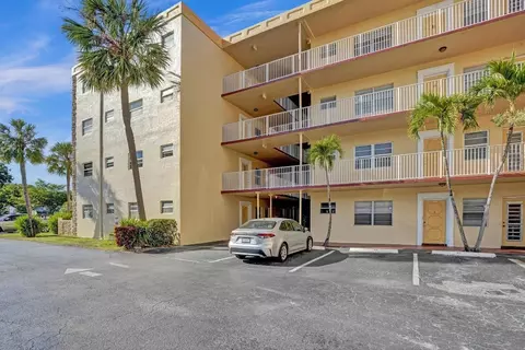 3990 NW 42nd #101, Lauderdale Lakes, FL 33319