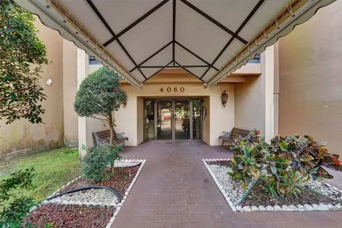 4060 N Hills Dr #32, Hollywood, FL 33021