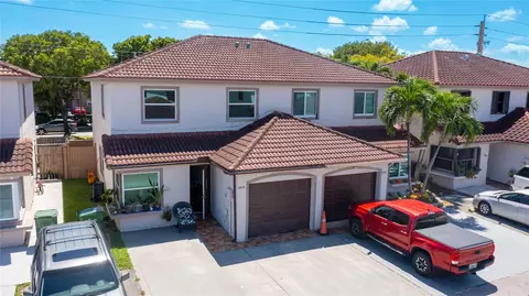 2670 W 60th Pl #101-26, Hialeah, FL 33016