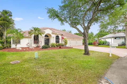 16241 Owasco Cir, Davie, FL 33331