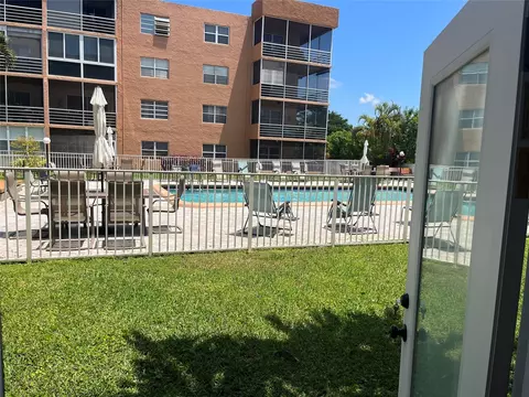 3048 E Sunrise Lks #120, Sunrise, FL 33322
