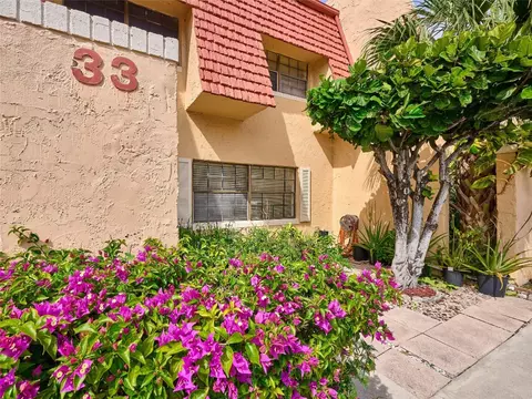33 Spinning Wheel Ln #33, Tamarac, FL 33319