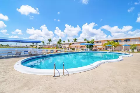 820 SW 11th Ave #8B, Hallandale Beach, FL 33009